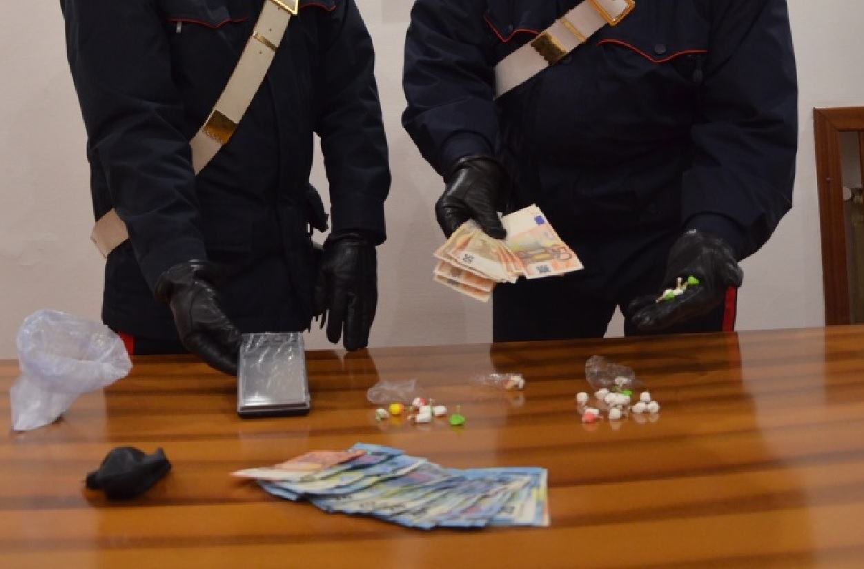 Spaccio Di Cocaina A Latina Arrestate Due Donne Titolari Di Un Noto